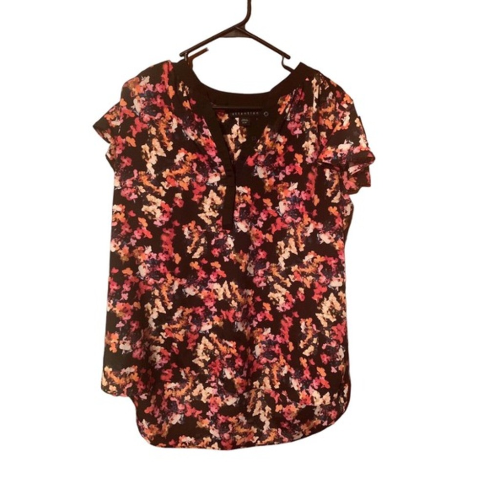 Attention Women’s Blouse Black Floral Short Sleeve V-Neck Asymmetrical Size XL‎